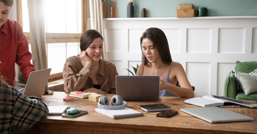 Học Hỏi Qua Trải Nghiệm Thực Tế
